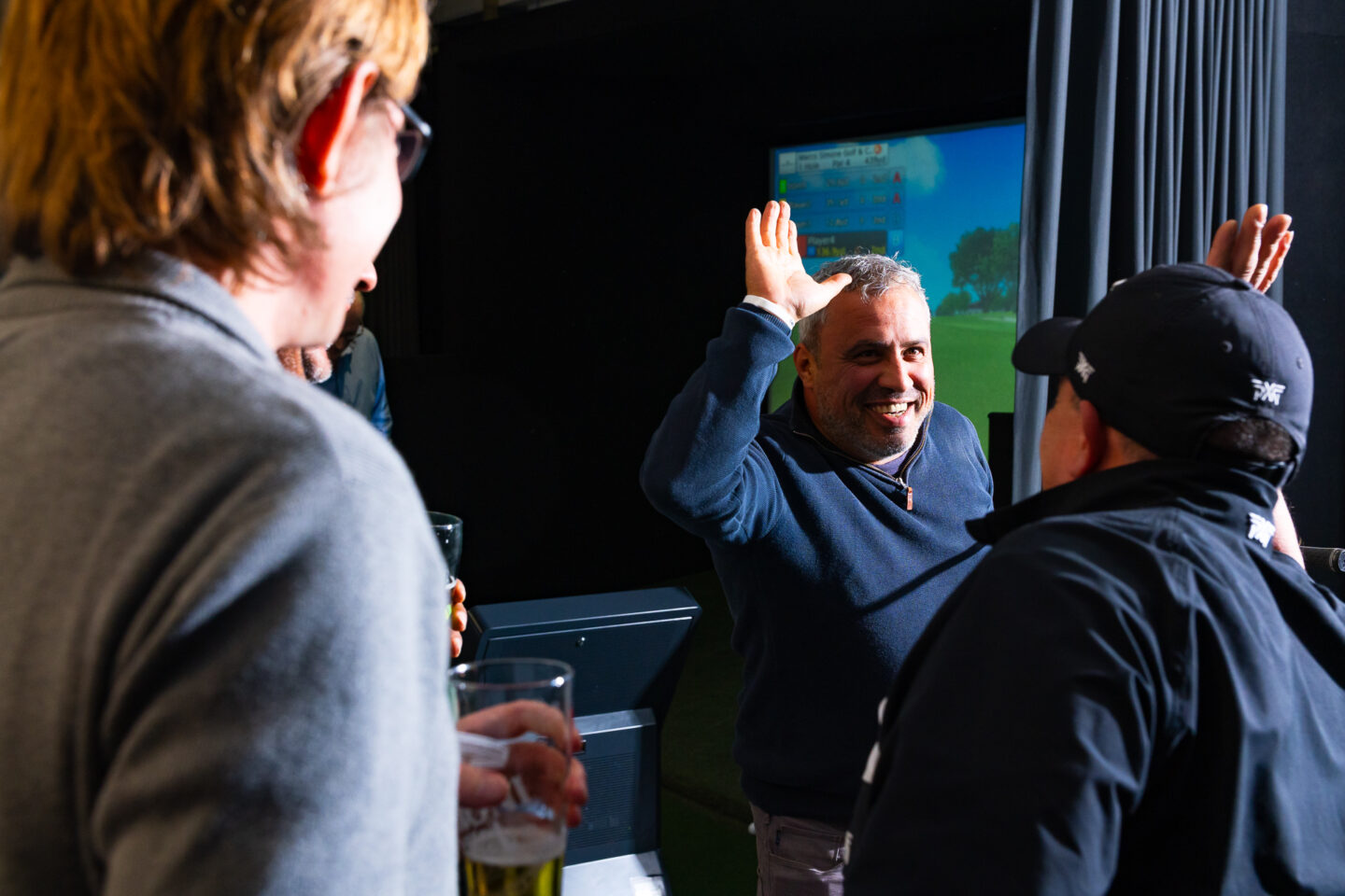 golf room with playing indoor golfing 